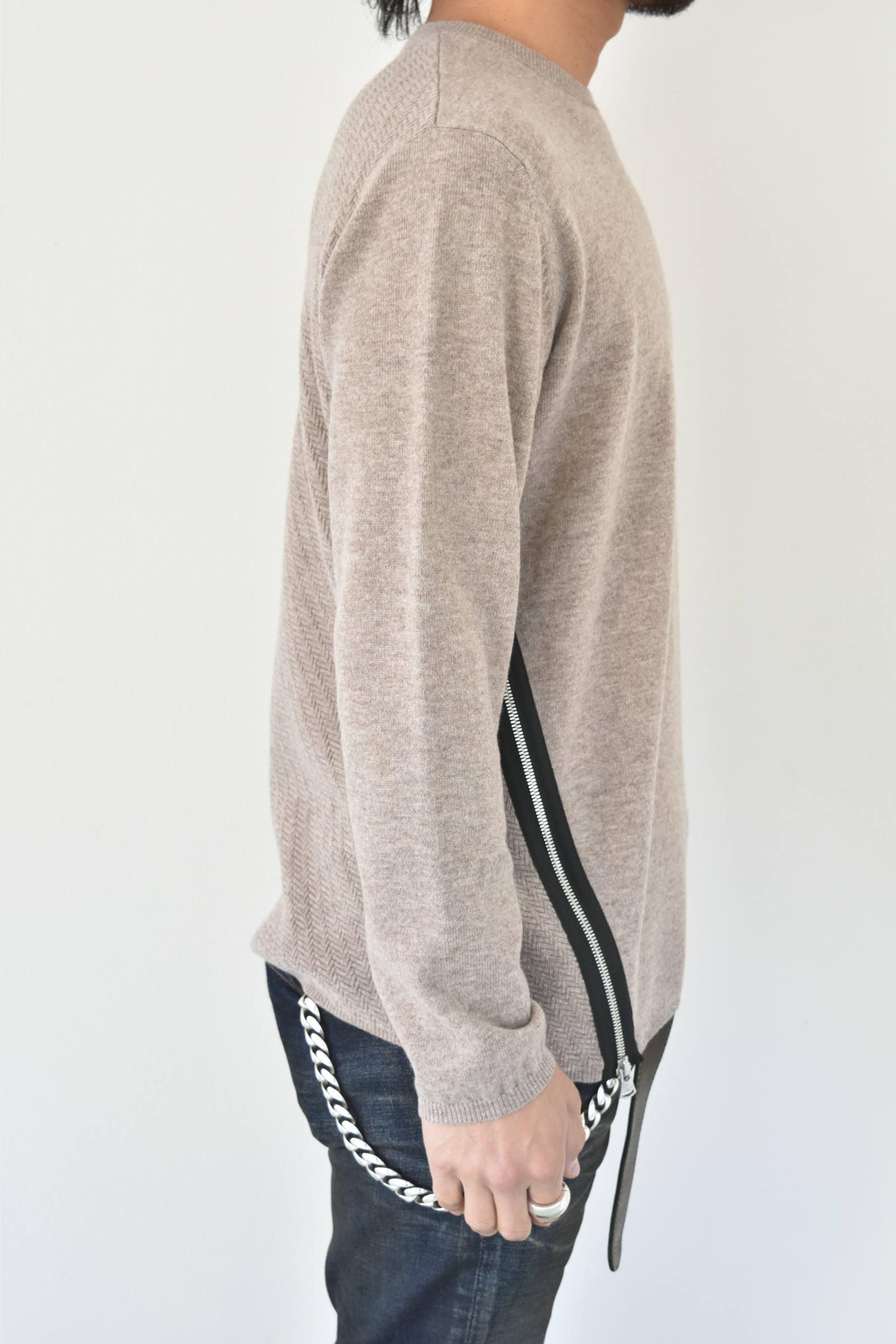 [BACKLASH]バックラッシュ:サイドファスナークルーネックニット ISAMU KATAYAMA BACKLASH - ウールカシミア サイドジップ プルオーバー