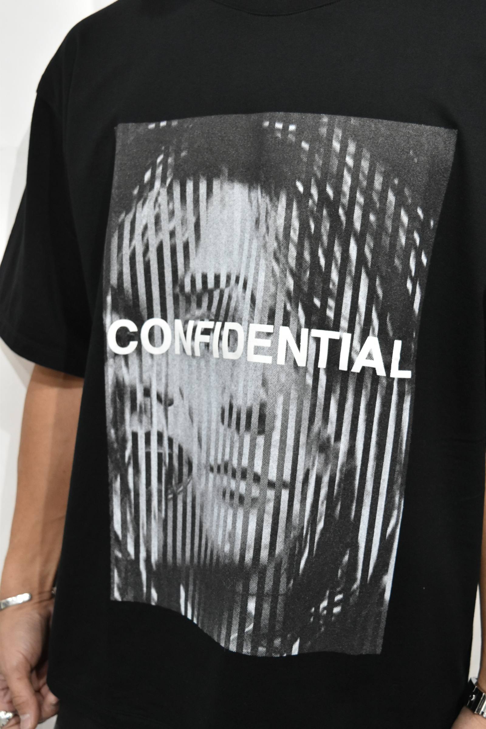 FORSOMEONE - ”TWOFACE TEE | chord online store