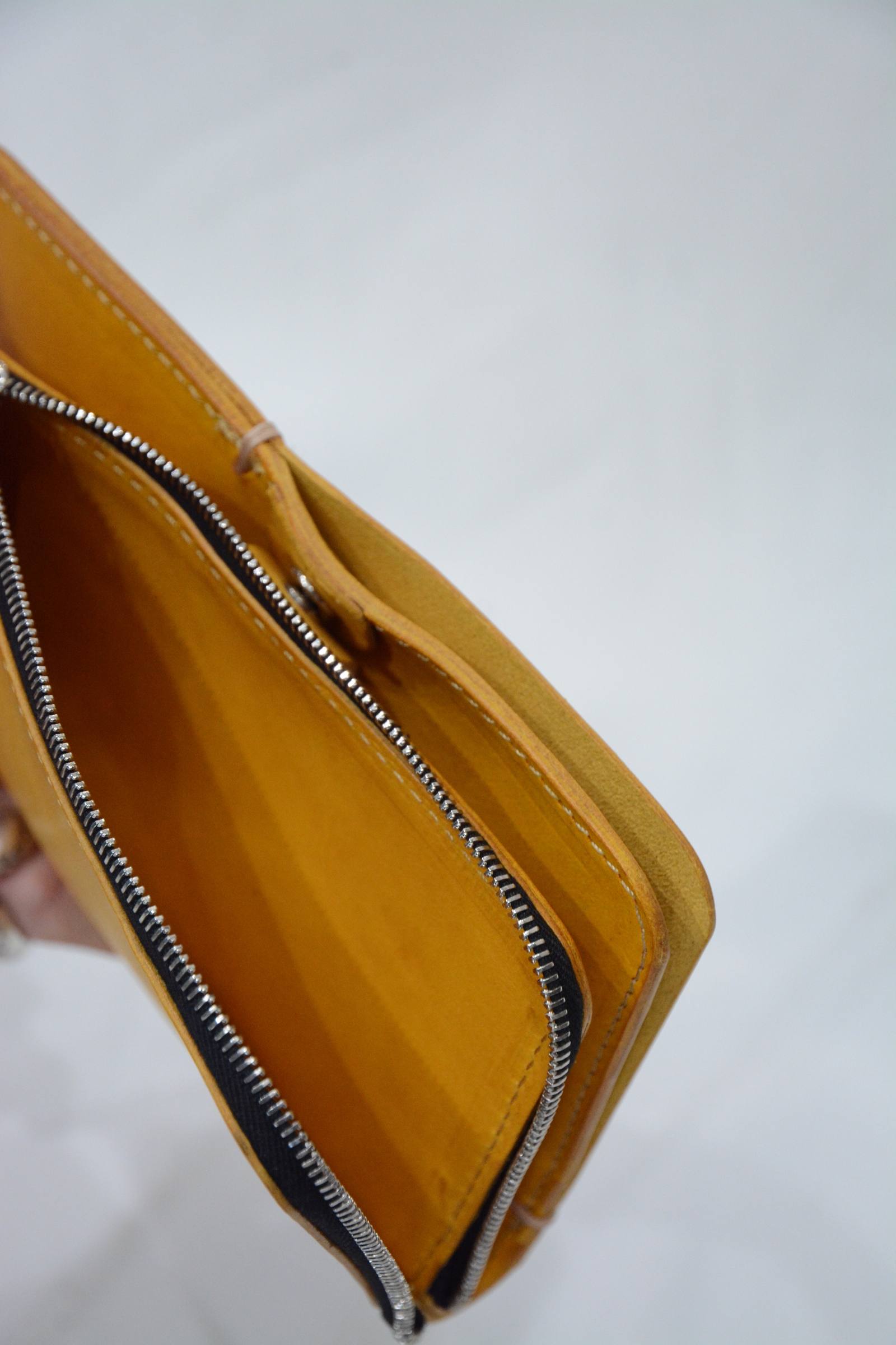 ISAMU KATAYAMA BACKLASH - MARYAM イタリーホース 携帯ケース+財布